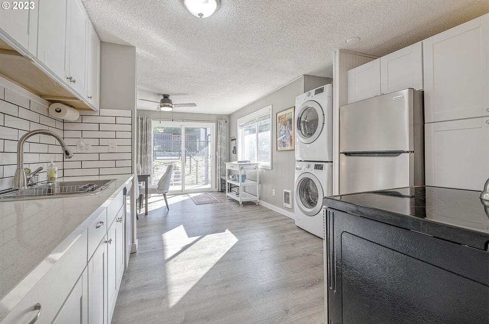 Fully Equipped Kitchen with Modern Appliances