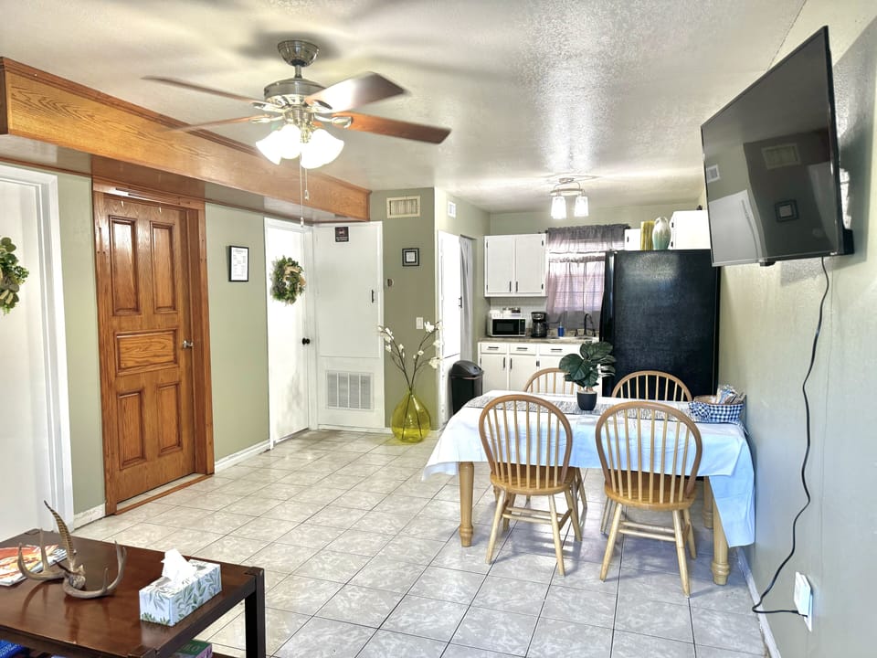 Kitchen table 