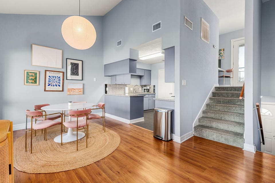 Spacious home with office on the 4th floor! Stand up desk and monitor