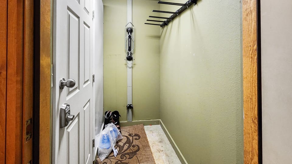 Exterior: Private ski locker, first floor of the building
