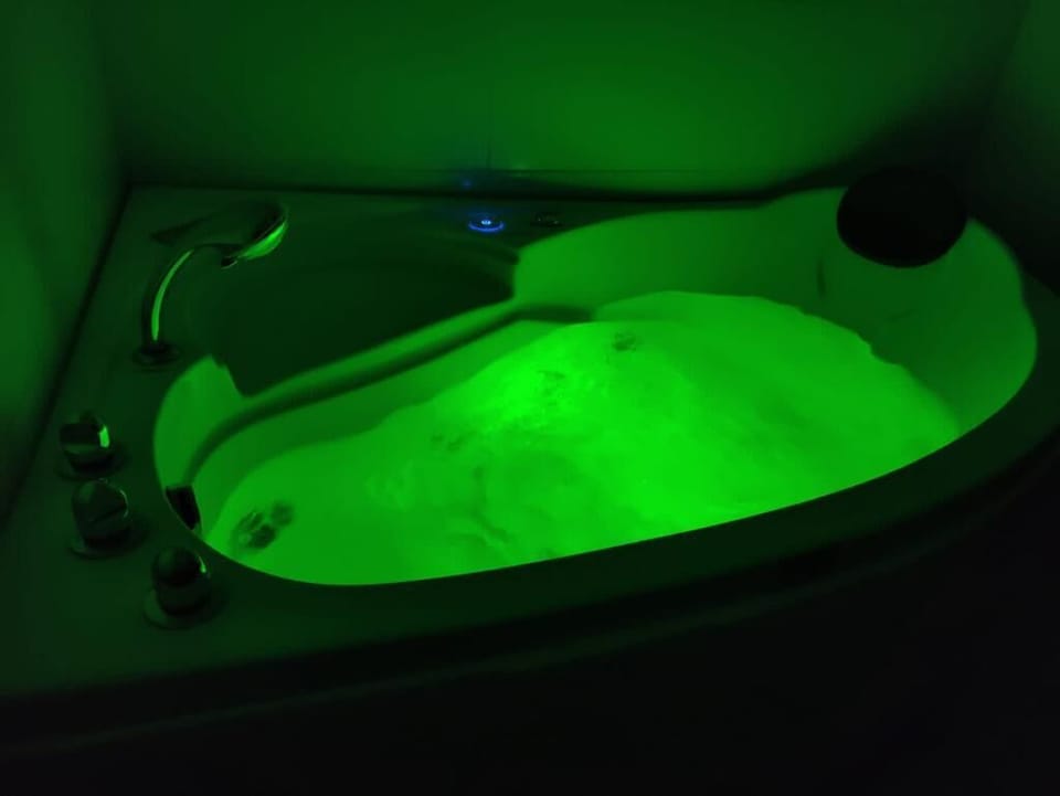 Indoor spa tub