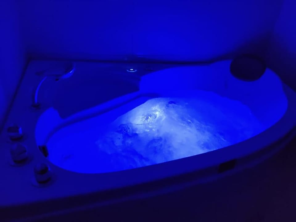 Indoor spa tub