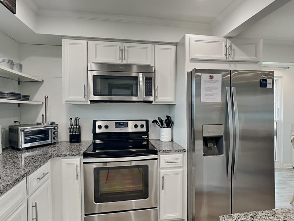 Kitchen - Stainless Steel Full Size Appliances