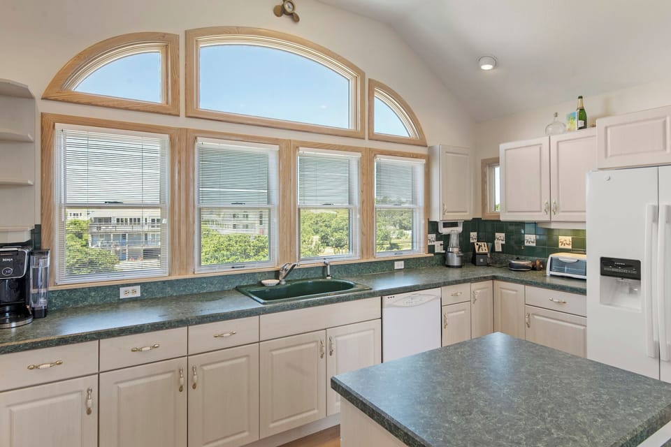 WH313: Sunshine Stars | Top Level Kitchen