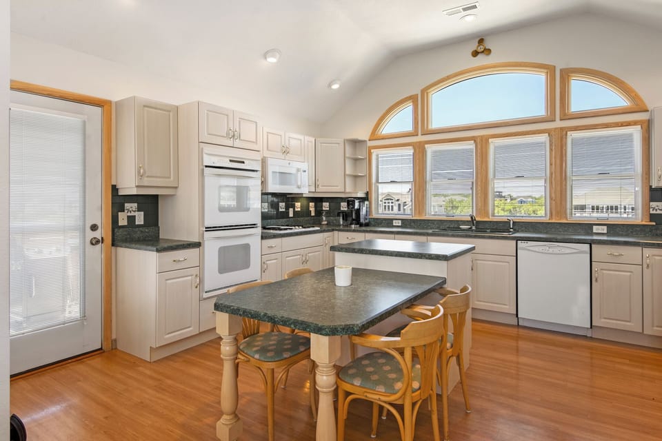 WH313: Sunshine Stars | Top Level Kitchen