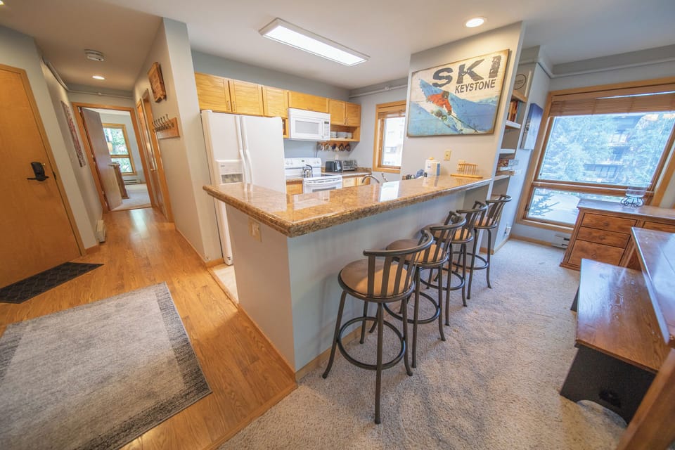 Barstool seating at the countertop