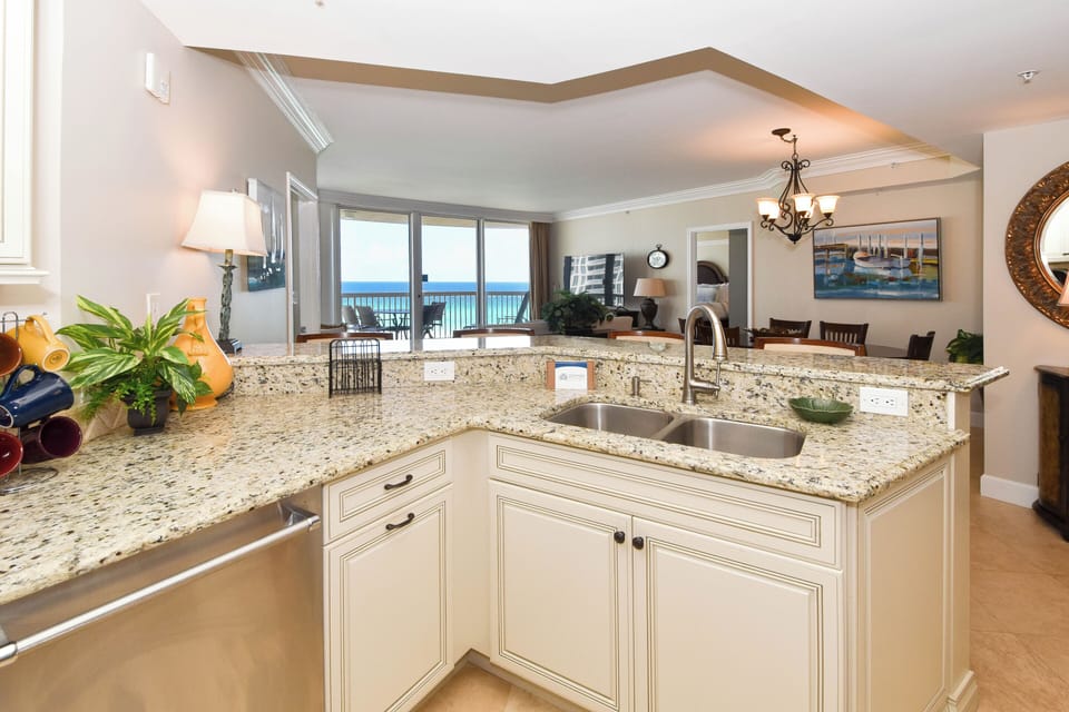 Silver Shells St. Maarten 602 - Kitchen