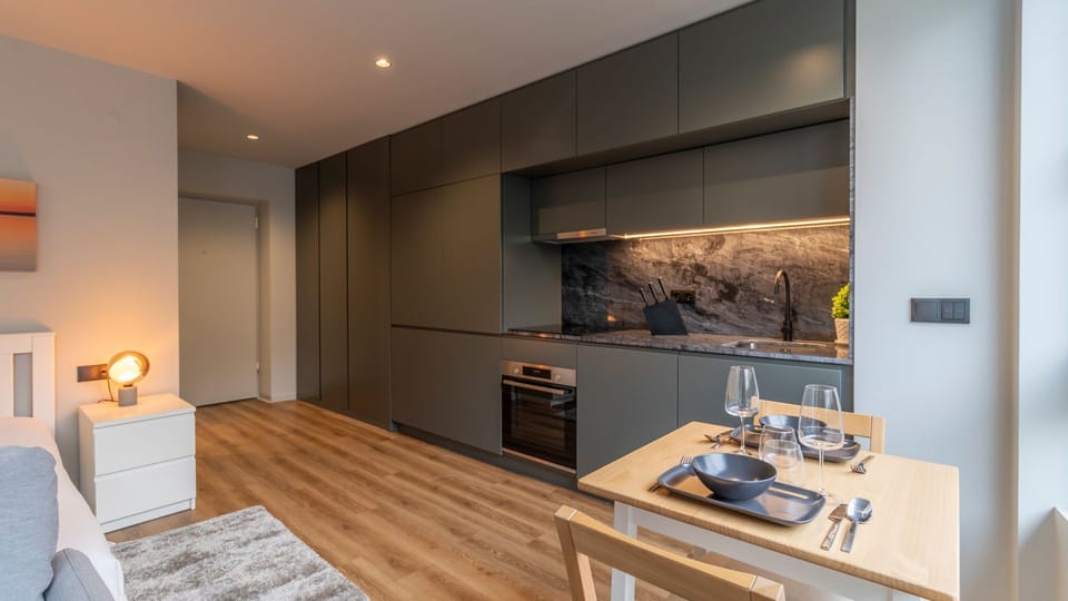 Efficient and well-equipped kitchenette, where you can find all the essentials you migh need #airbnb #kitchenette