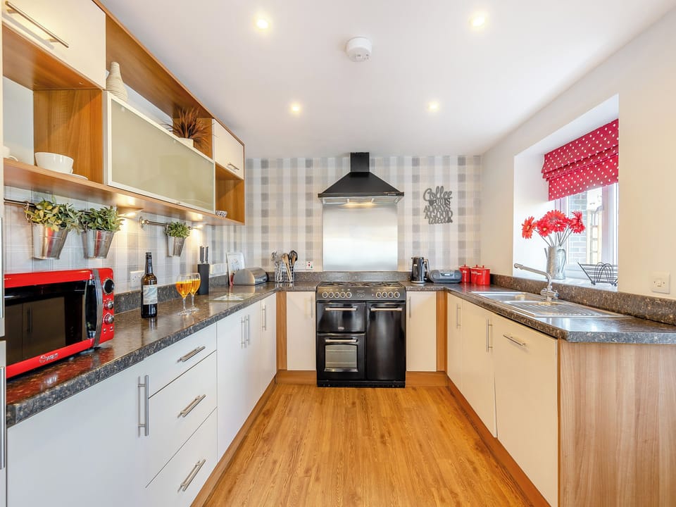 Kitchen | Ty Llyn - Tyddyn Sargent, Tyn Y Gongl, near Benllech