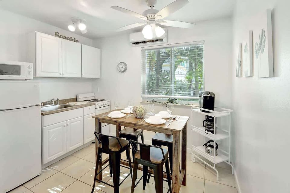 Kitchen and dining area.