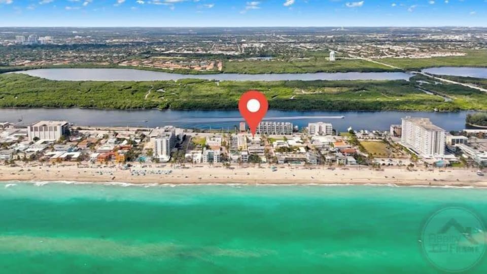 Bird's eye view of the lovely neighborhood.