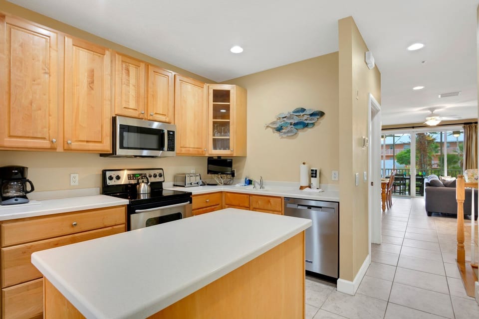 Kitchen Plenty of counter & island space