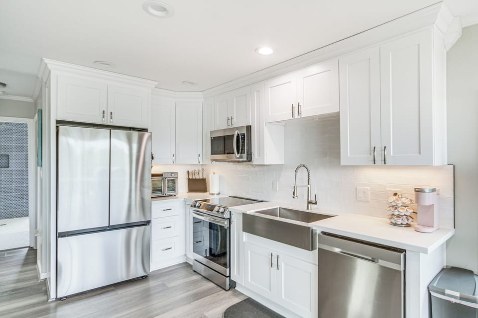 Kitchen | Keurig Coffee Maker | Toaster Oven | Cooking Basics