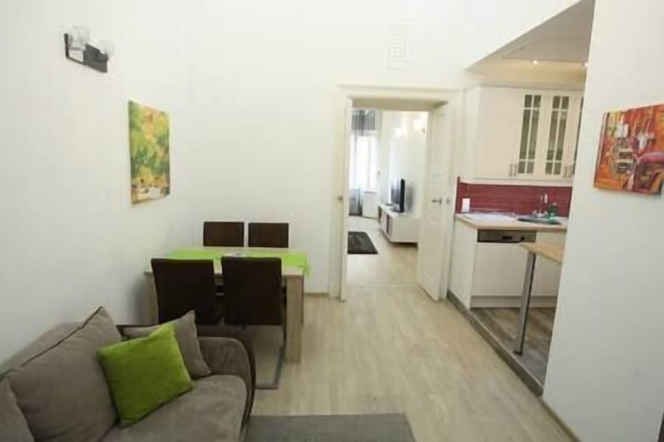Living room (2)