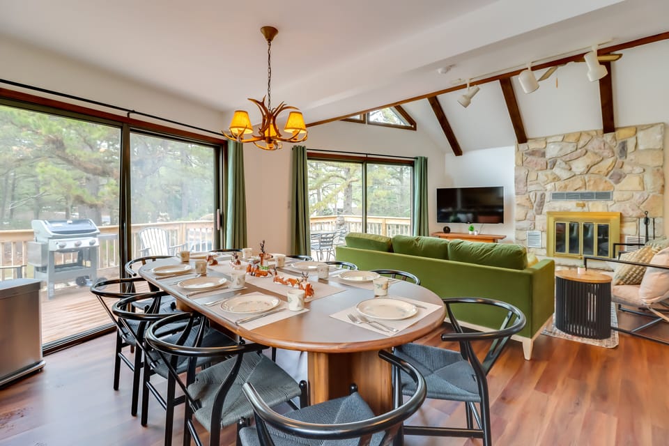 Dining Area | Dining Table | Dishware/Flatware