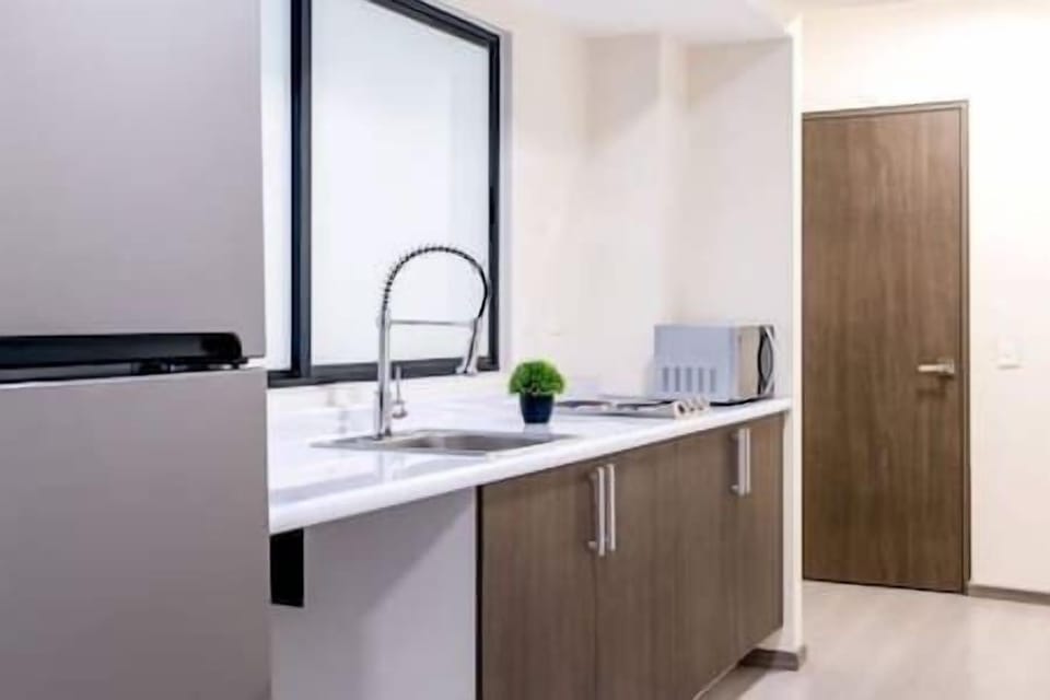 Full Kitchen (2)