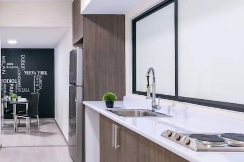 Full Kitchen (1)