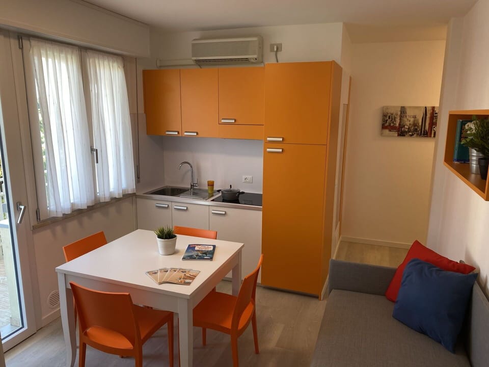 Table, Furniture, Property, Chair, Building, Wood, Interior Design, Architecture, Floor, Flooring