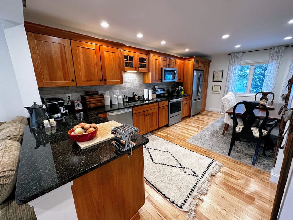 2nd level dining area and kitchen