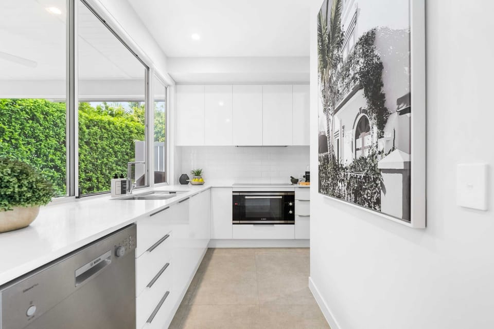 Vast Kitchen