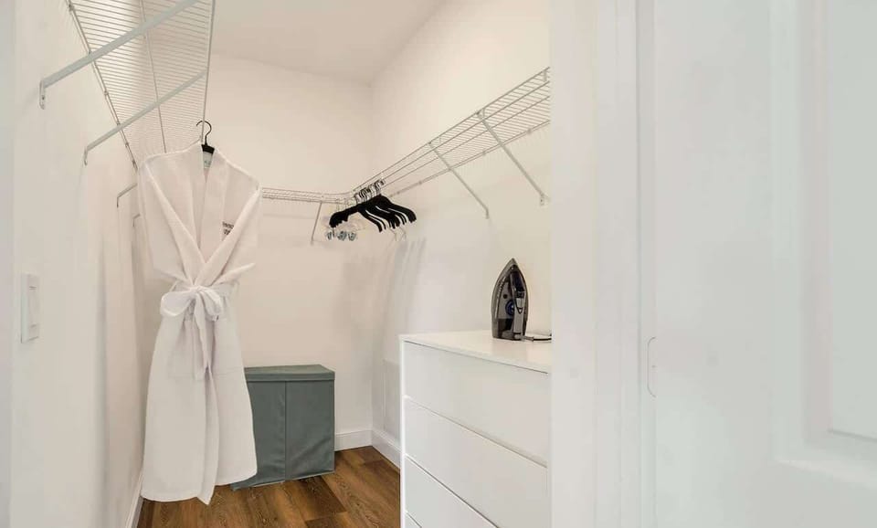 Master Suite Walk-in Closet