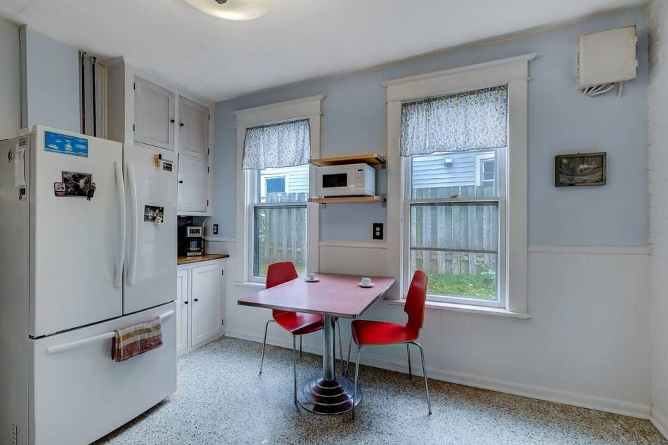 Kitchen and Breakfast Table