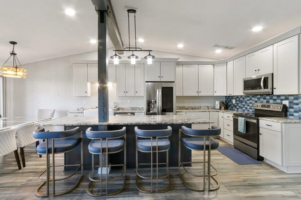 Island with bar seating