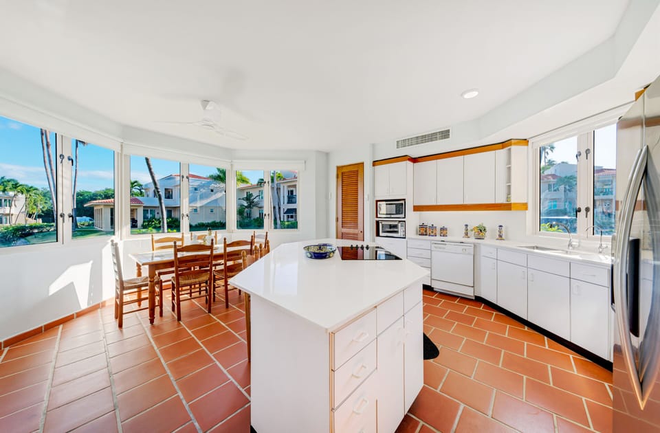 Beautiful sunlighted kitchen