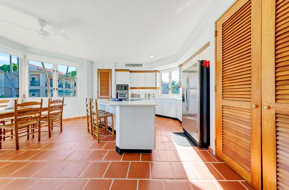 Beautiful sunlighted kitchen 