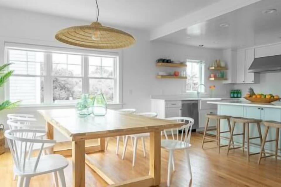2nd floor - kitchen/dining area