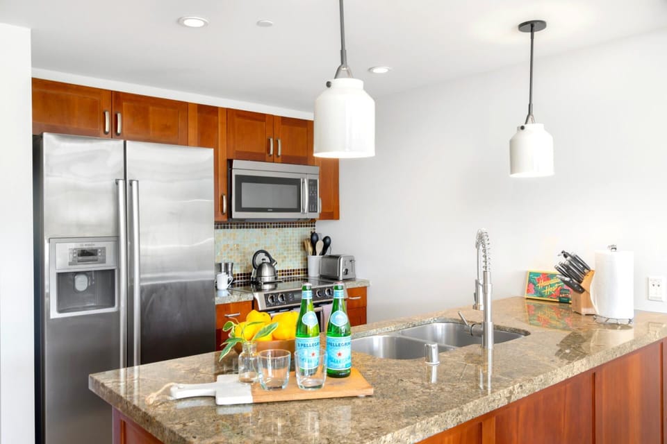 Cook, sip, and savor in this island-inspired culinary space HKH-332