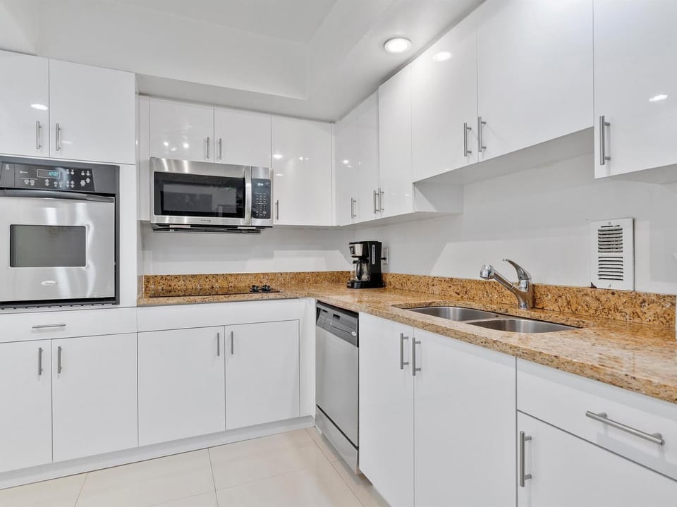 Ocean View 1 bed Sian 11th floor Miami (6384)