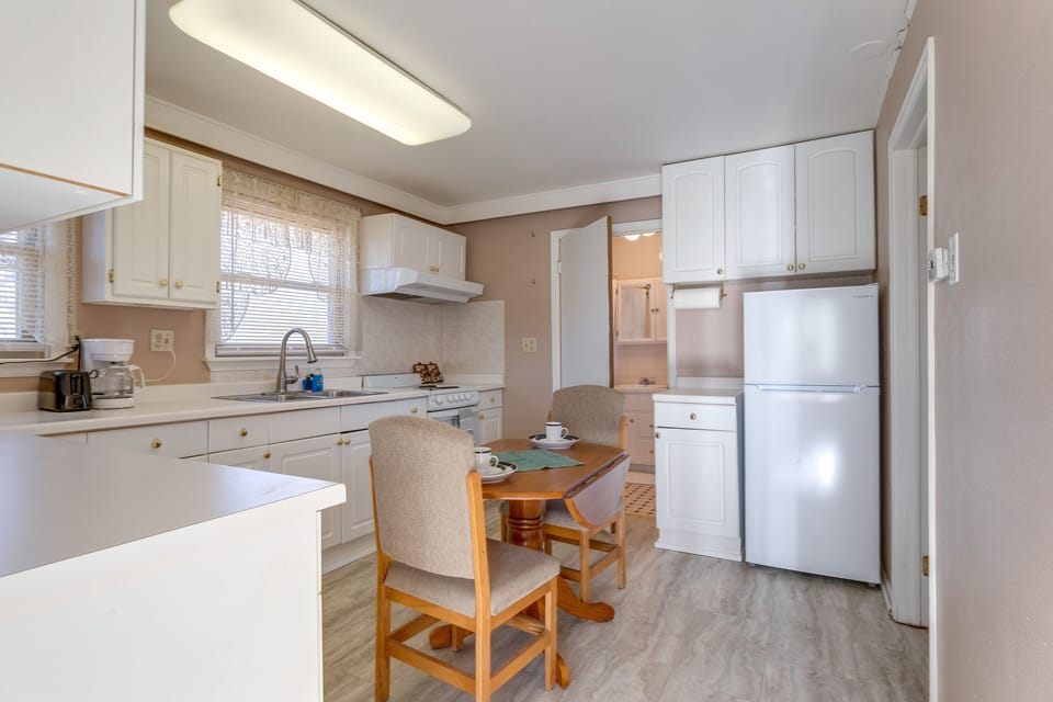 Dining Area | Kitchen