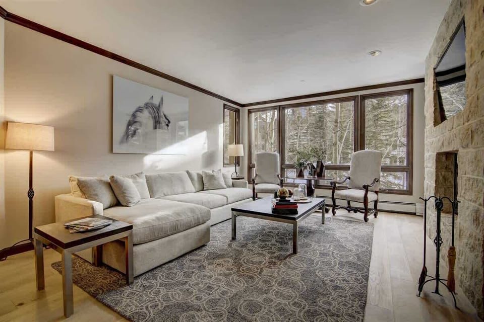 Living Room Open Floor Plan, Flat Screen TV, Comfortable Couch