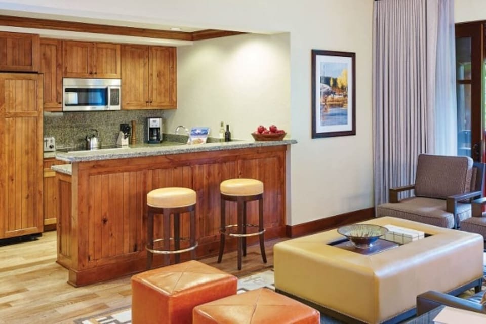 Fully equipped kitchen, with, stove, oven, microwave, dishwasher, refrigerator, dishes, silverware, blender, toaster, coffee maker, glasses, pots and pans