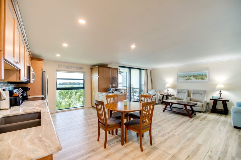 Dining Area | Fully Equipped Kitchen