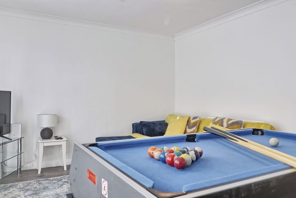 Have loads of fun with this pool table