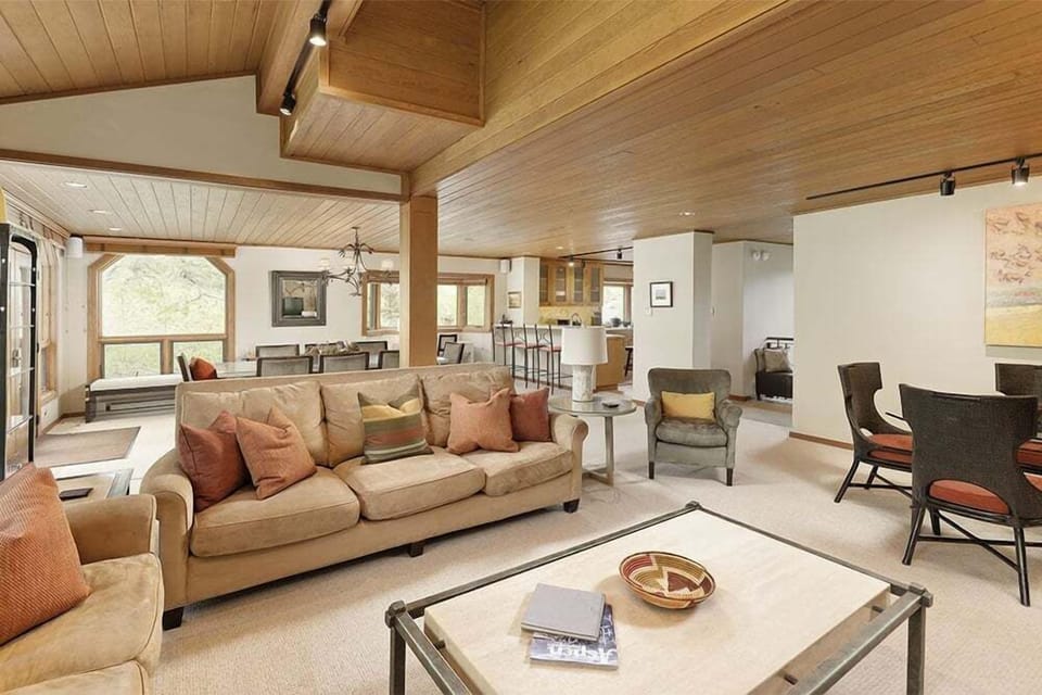 Indoors, Home Decor, Furniture, Table, Architecture