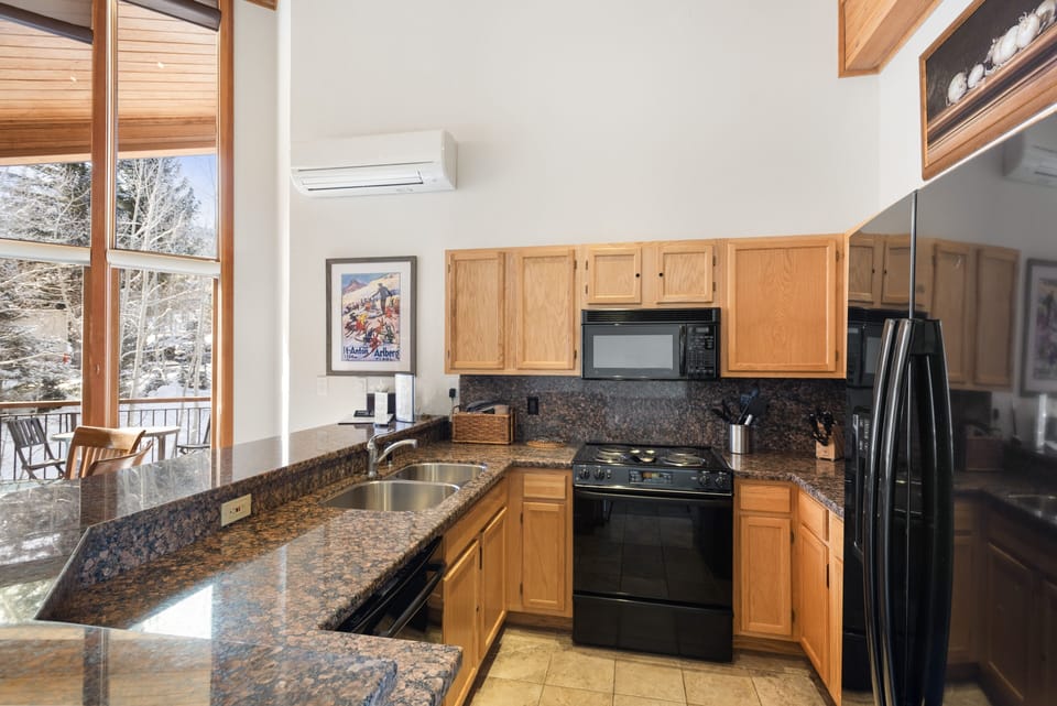 Indoors, Sink, Microwave, Oven, Sink Faucet