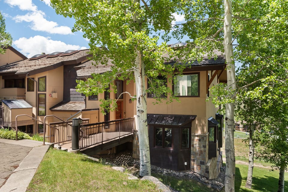 Neighborhood, Outdoors, Shelter, Tree, Cottage