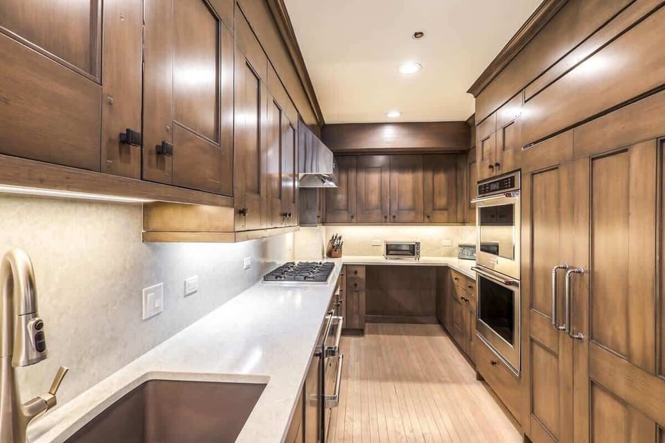 Gourmet Kitchen - Wine Fridge, Large Subzero Fridge, Double Ovens, Gas 6 Burner 