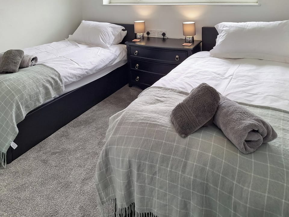 Twin bedroom | Racing Retreat, Towcester