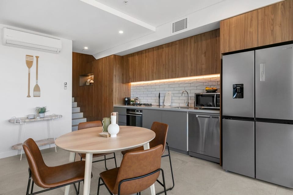 Dining & Kitchen
