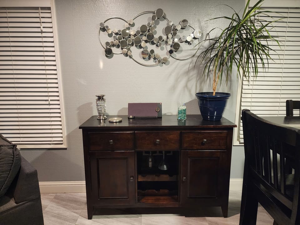Dining area, cabinet with glassware