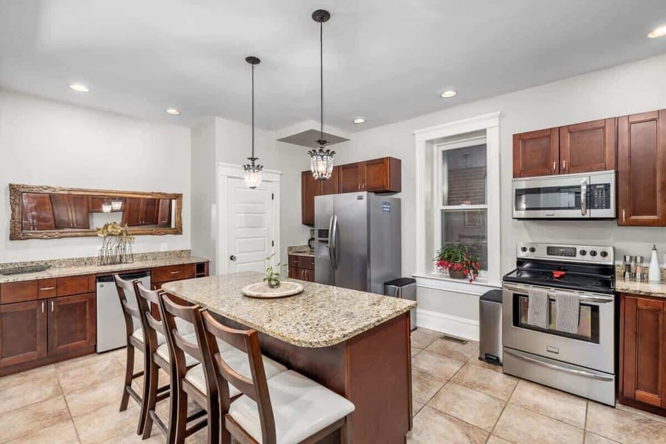 Fully-equipped Kitchen with alll the Appliances!