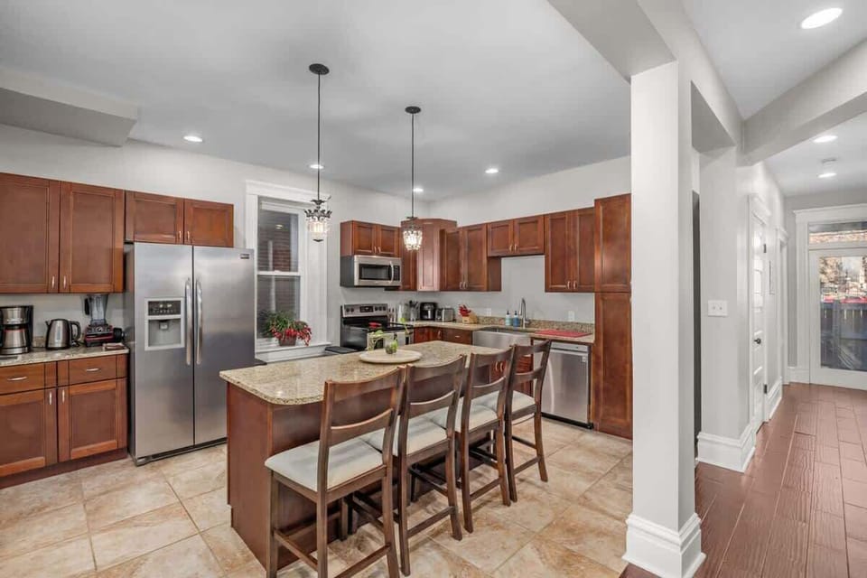 Fully-equipped Kitchen with alll the Appliances!