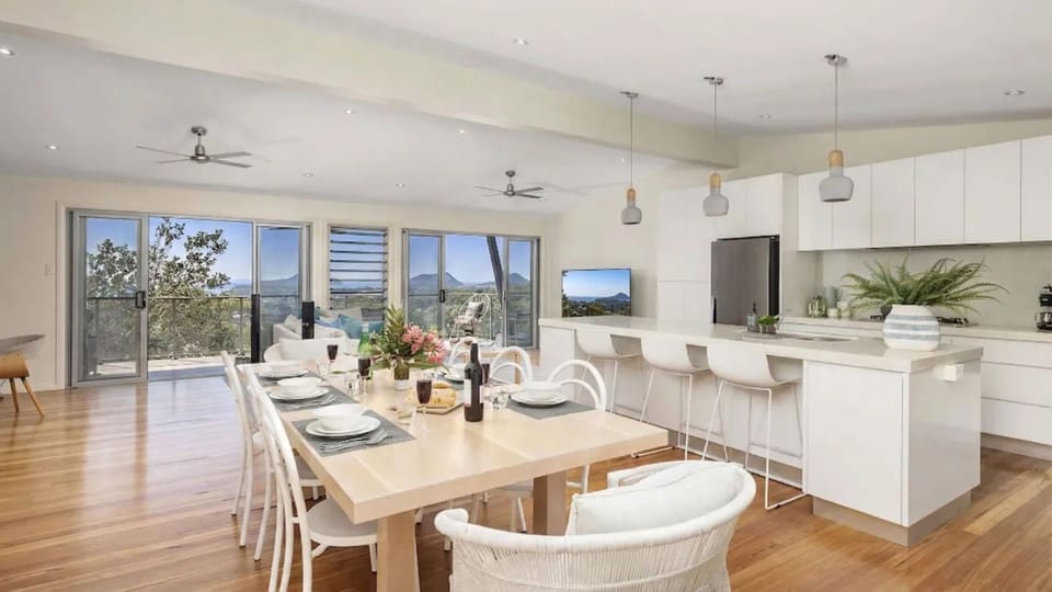 Hamptons by the Bay | Kitchen and dining area | Ceiling fan | Smart TV 