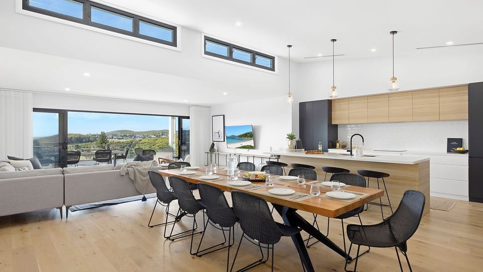 Ocean Scene | Dining | Kitchen | Living | Smart TV | WiFi | Views