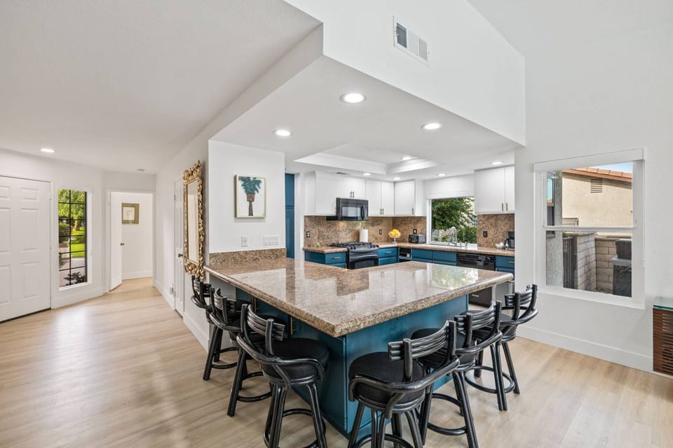 Seating for Six at Kitchen Counter