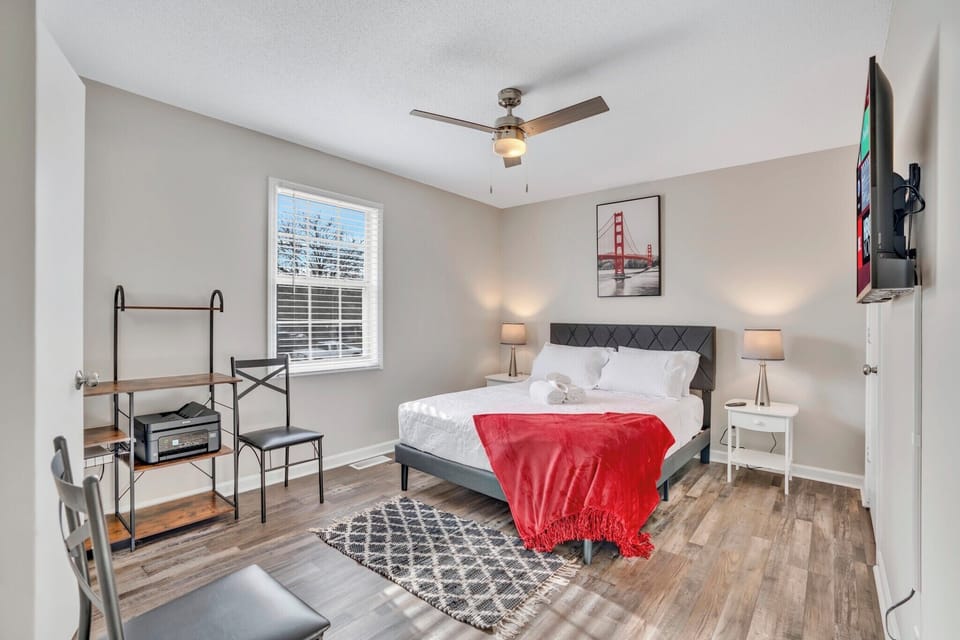 [Bedroom #1] Need to get some work done? This RM includes a workspace!